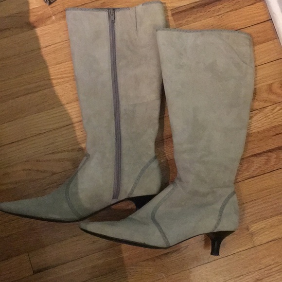 Light grey suede boots - Picture 1 of 8
